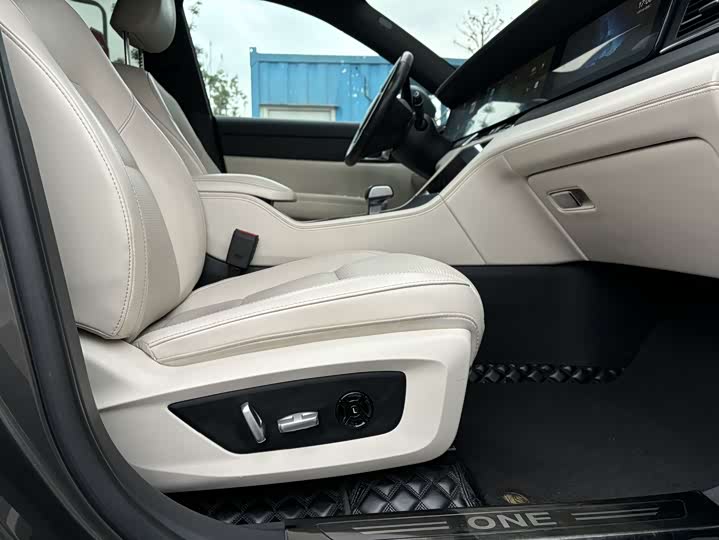 Фото 10 - LiXiang One