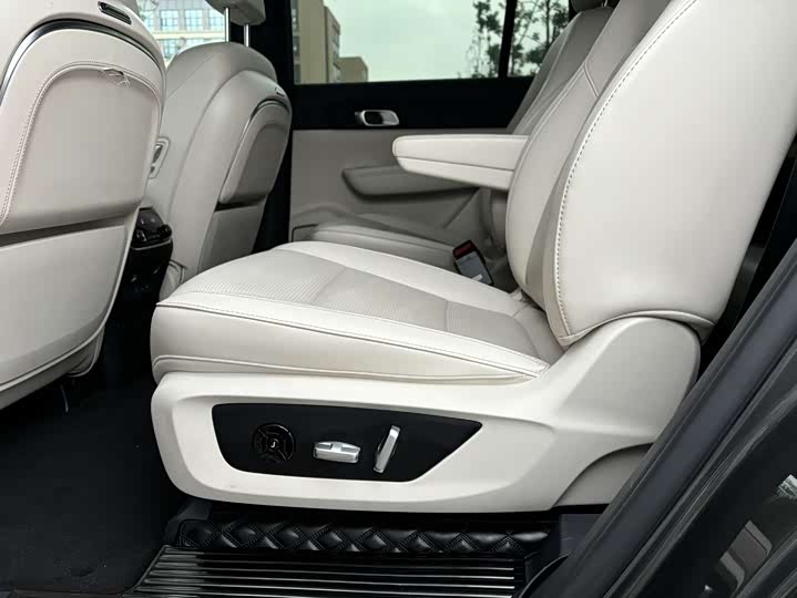 Фото 11 - LiXiang One