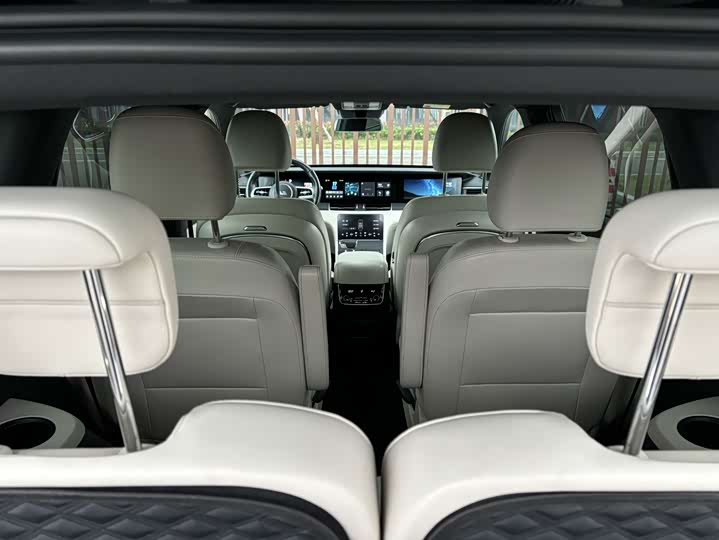 Фото 12 - LiXiang One