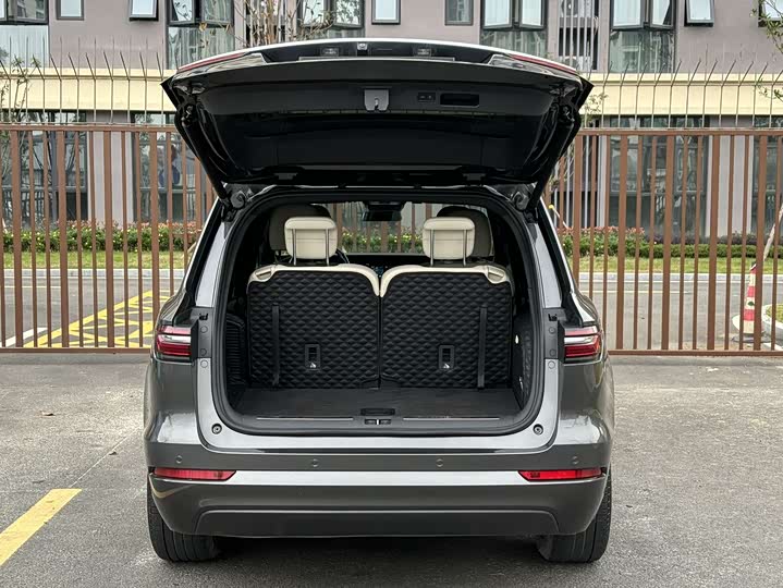 Фото 16 - LiXiang One