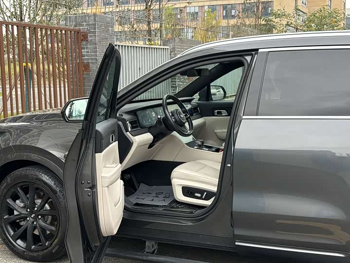 Фото 4 - LiXiang One