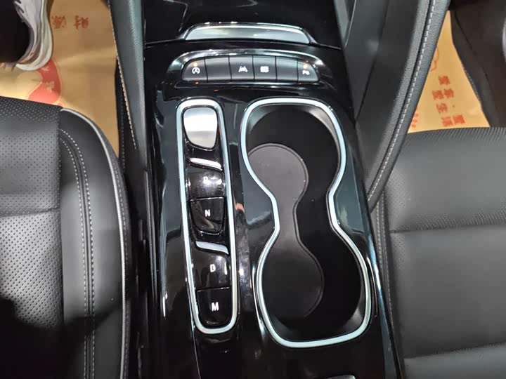 Фото 14 - Buick Envision Plus