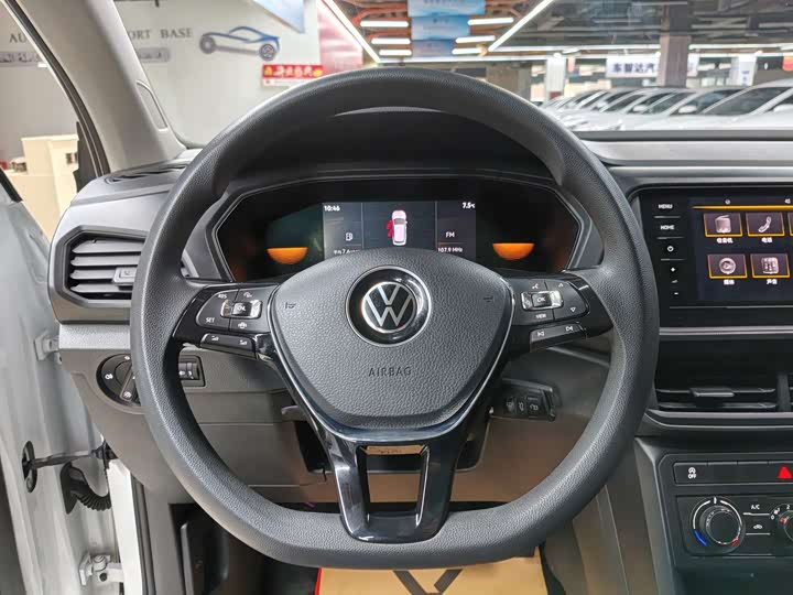 Фото 13 - Volkswagen T-Cross