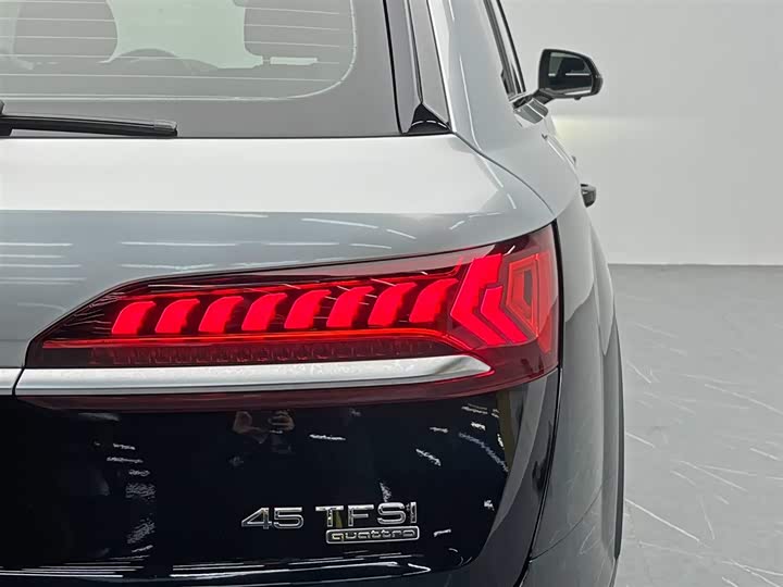 Фото 10 - Audi Q7