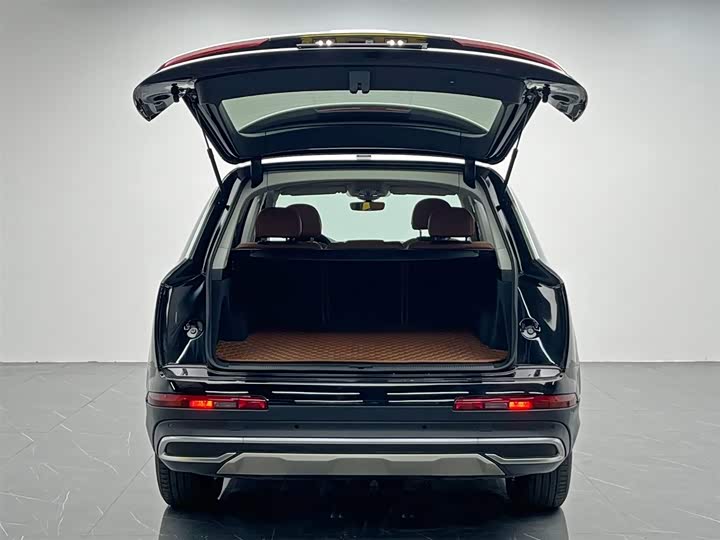 Фото 12 - Audi Q7