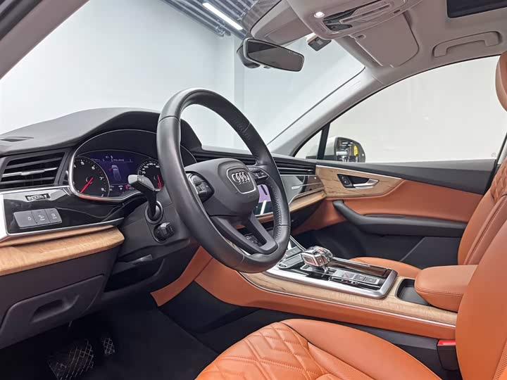 Фото 16 - Audi Q7