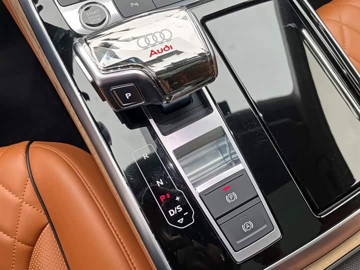 Фото 19 - Audi Q7