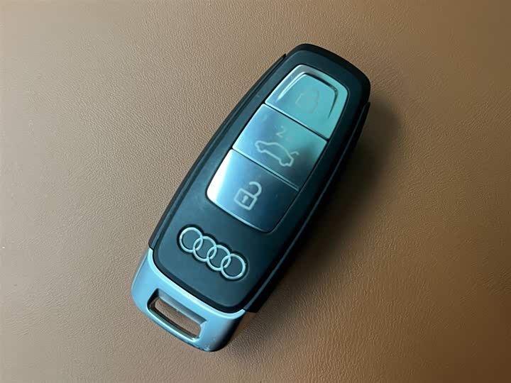 Фото 20 - Audi Q7