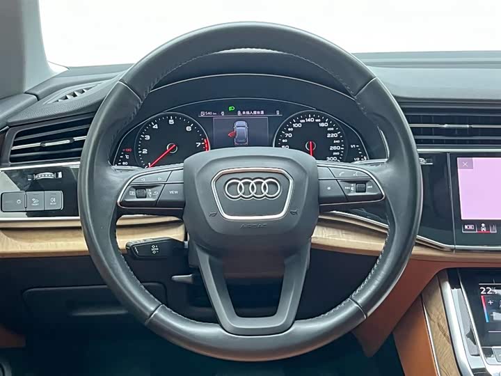 Фото 23 - Audi Q7
