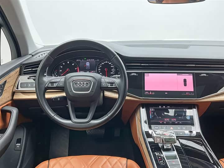 Фото 24 - Audi Q7