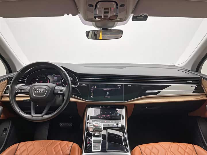 Фото 27 - Audi Q7