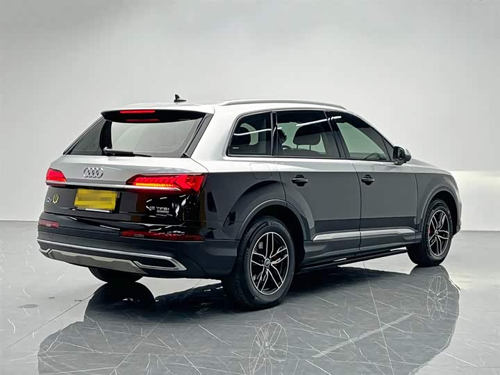 Фото 6 - Audi Q7