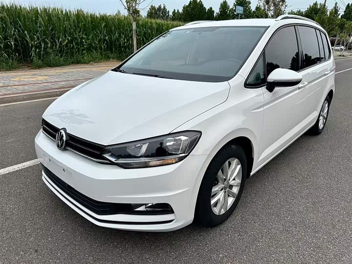 Фото 1 - Volkswagen Touran L