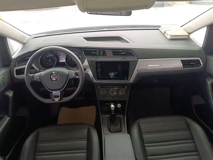 Фото 13 - Volkswagen Touran L