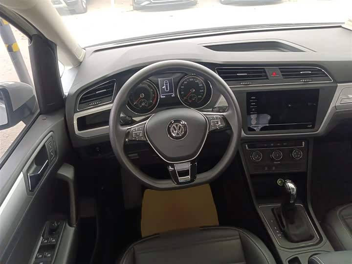Фото 3 - Volkswagen Touran L