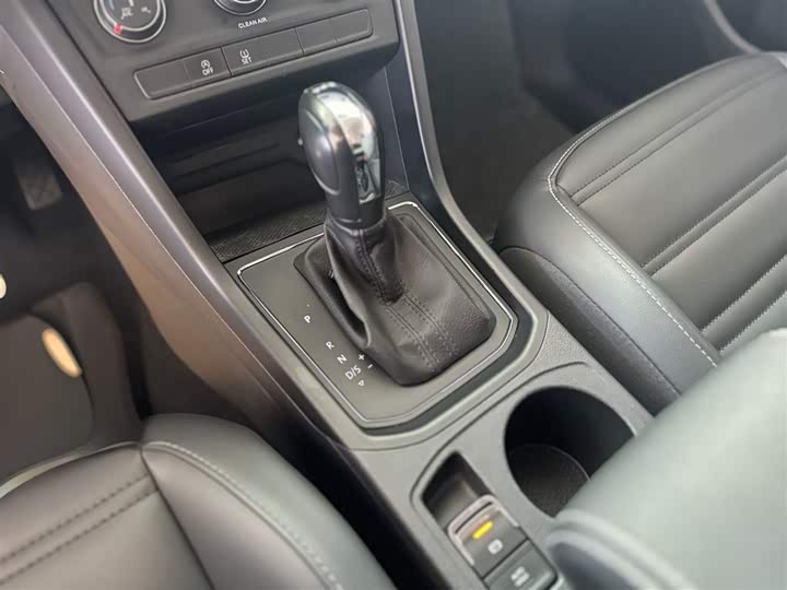 Фото 7 - Volkswagen Touran L