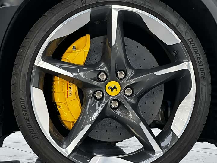 Фото 10 - Ferrari Purosangue