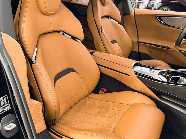 Фото 13 - Ferrari Purosangue