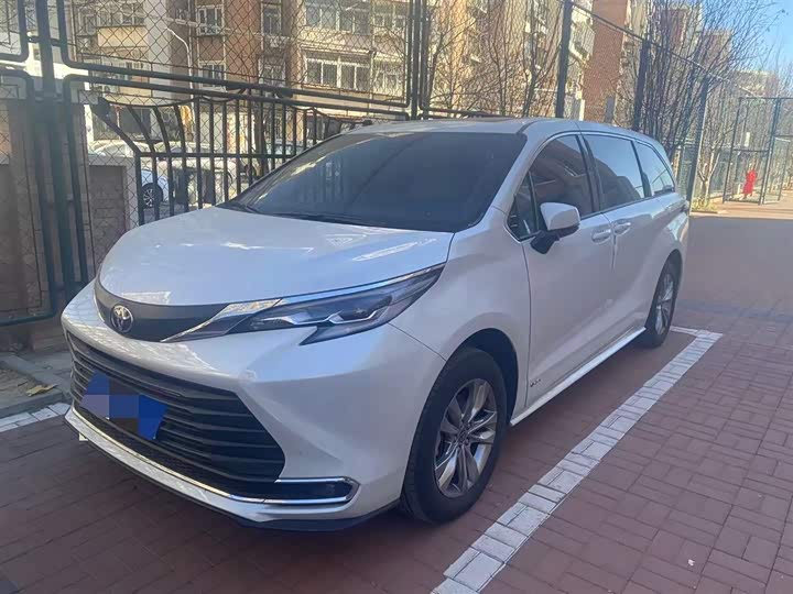 Фото 1 - Toyota Sienna