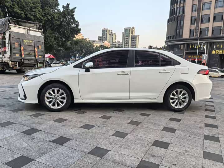 Фото 4 - Toyota Corolla