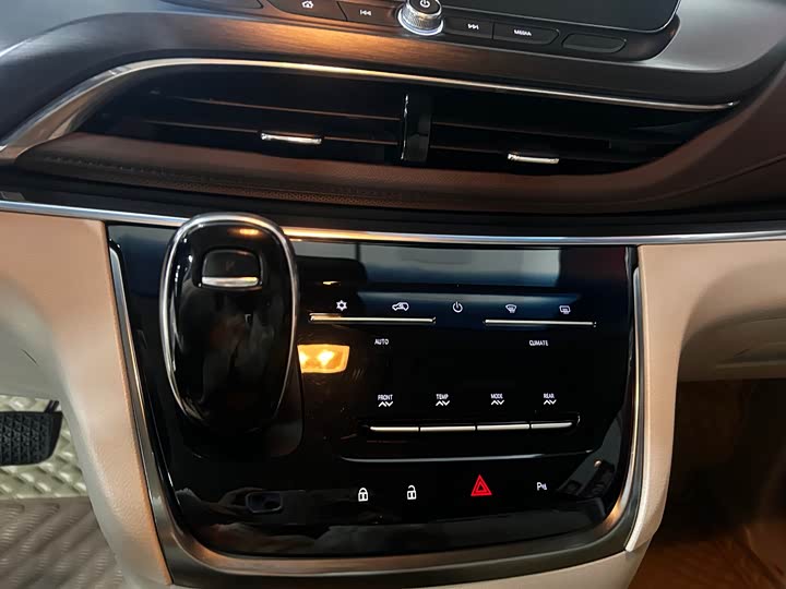 Фото 13 - Buick GL8 ES