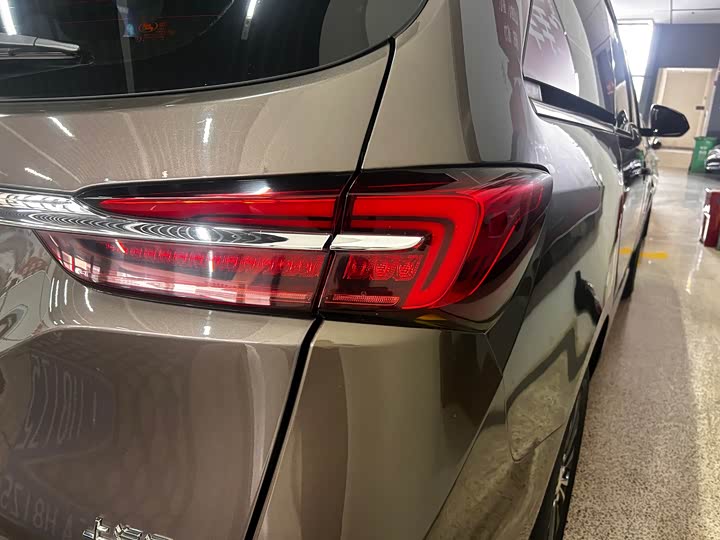 Фото 16 - Buick GL8 ES