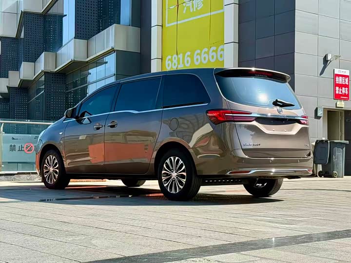 Фото 8 - Buick GL8 ES