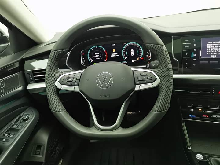 Фото 11 - Volkswagen Passat