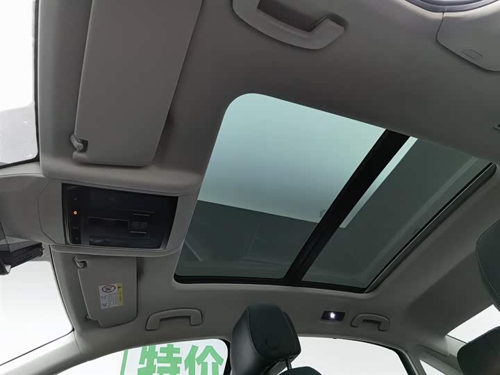 Фото 14 - Volkswagen Passat