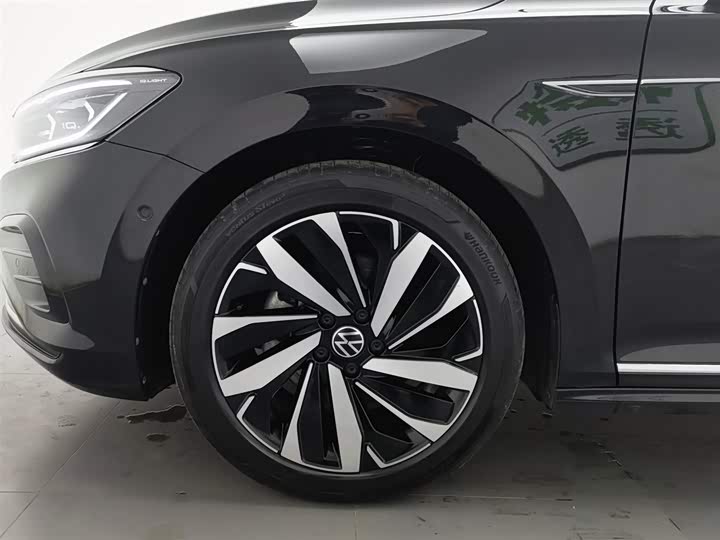 Фото 17 - Volkswagen Passat