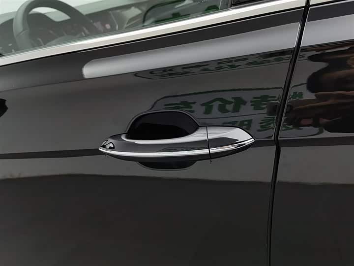 Фото 18 - Volkswagen Passat