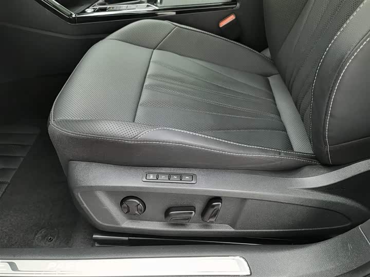 Фото 20 - Volkswagen Passat