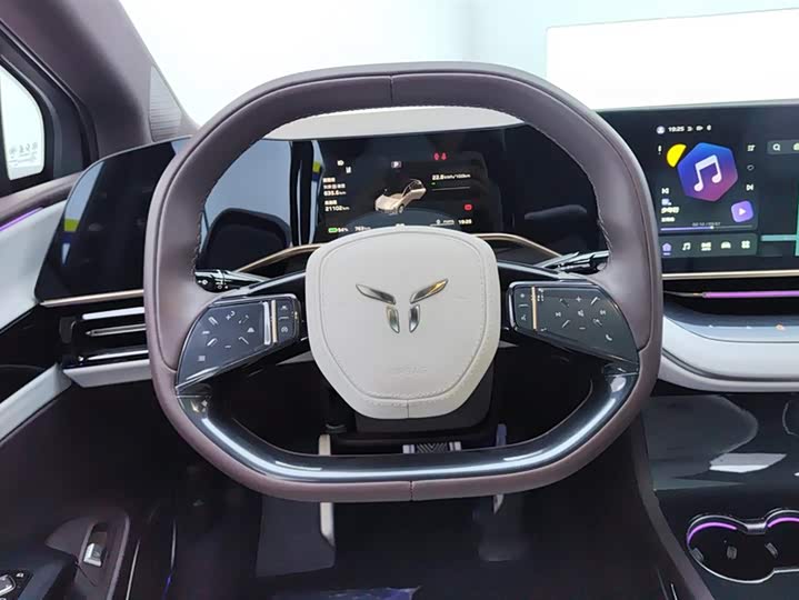 Фото 15 - Hongqi EH7