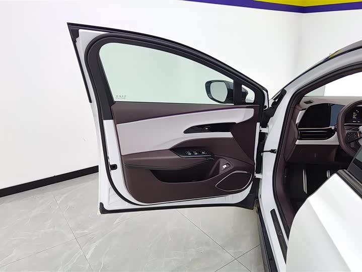 Фото 7 - Hongqi EH7