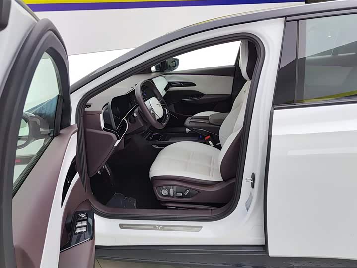 Фото 9 - Hongqi EH7