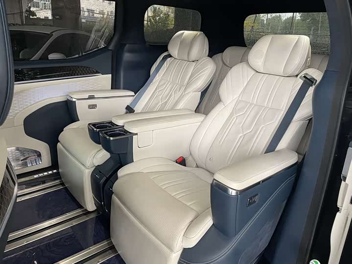 Фото 3 - Zeekr 009