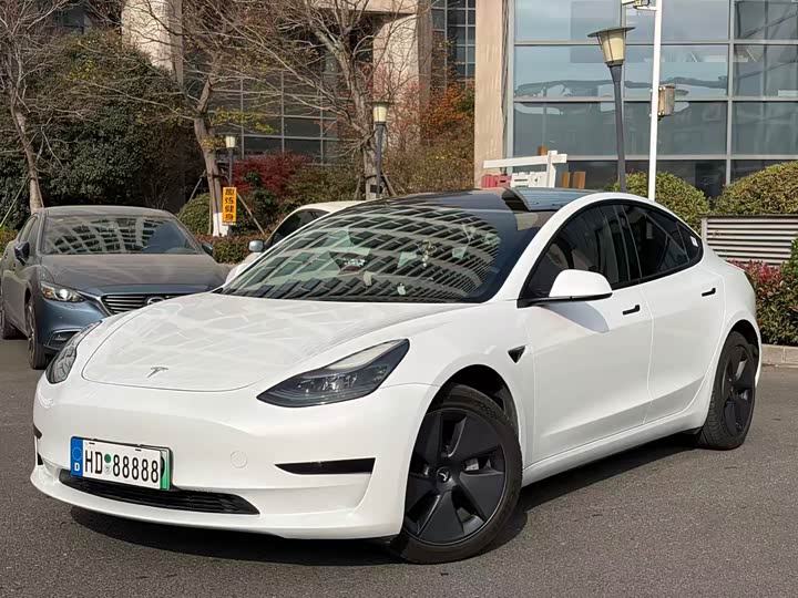 Фото 1 - Tesla Model 3