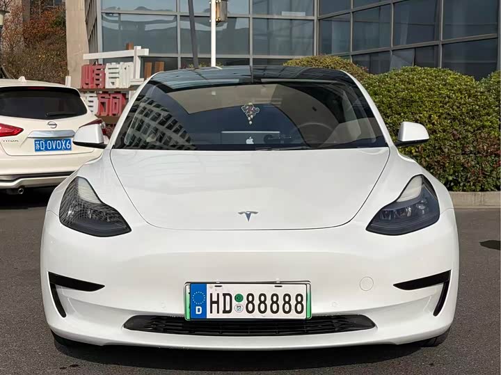 Фото 2 - Tesla Model 3