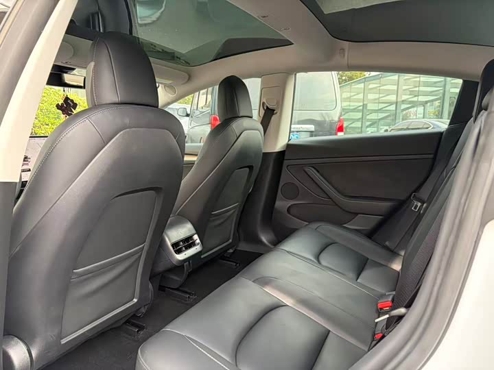 Фото 5 - Tesla Model 3