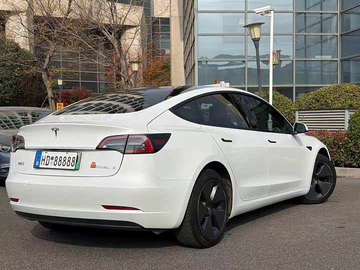 Фото 8 - Tesla Model 3