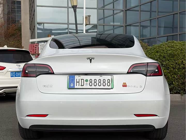 Фото 9 - Tesla Model 3