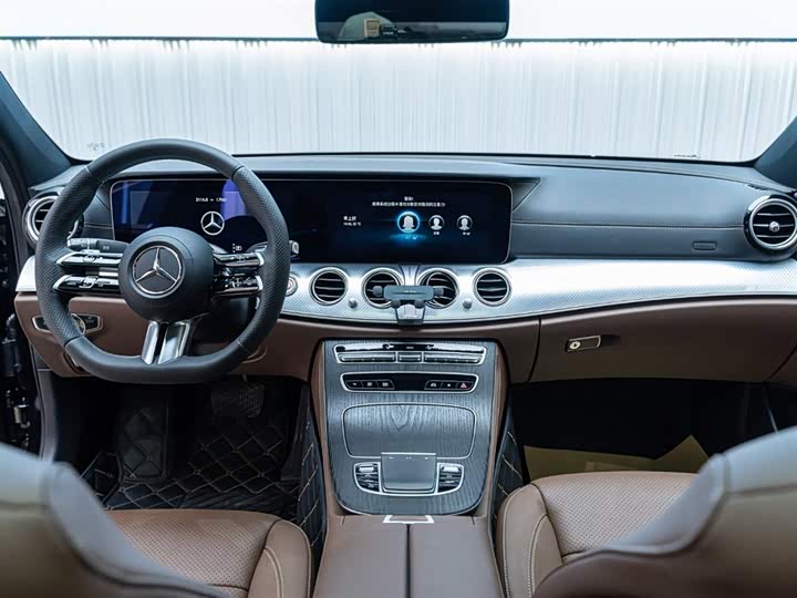 Фото 10 - Mercedes-Benz E-Class