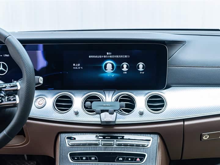 Фото 12 - Mercedes-Benz E-Class