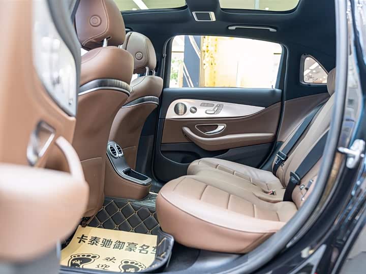 Фото 14 - Mercedes-Benz E-Class