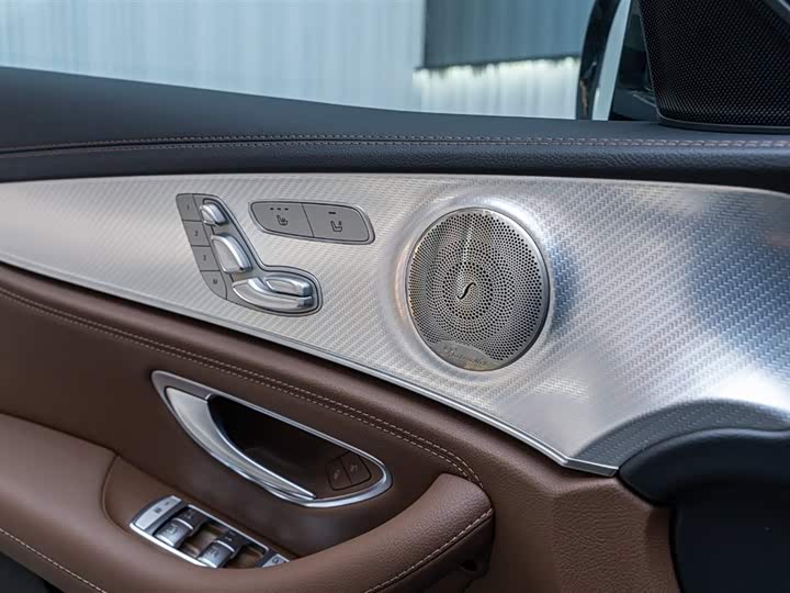 Фото 16 - Mercedes-Benz E-Class