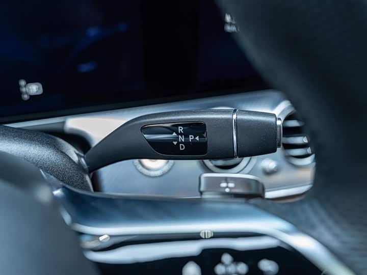 Фото 18 - Mercedes-Benz E-Class