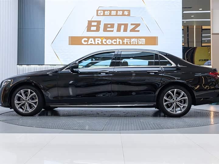 Фото 3 - Mercedes-Benz E-Class