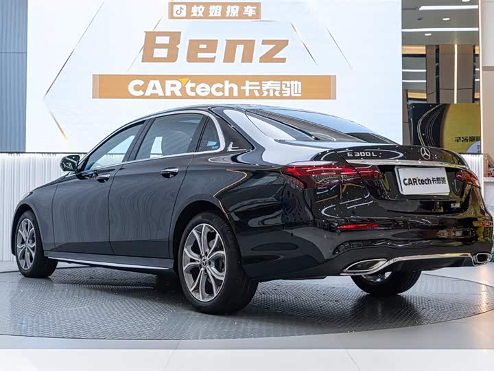 Фото 4 - Mercedes-Benz E-Class