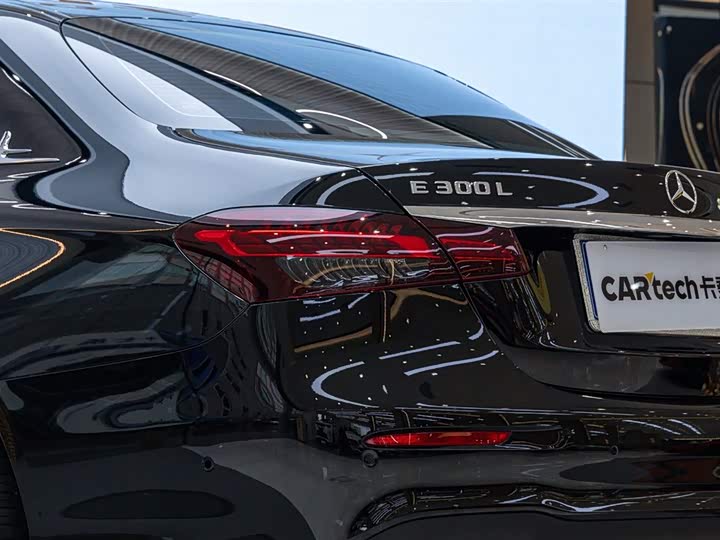 Фото 7 - Mercedes-Benz E-Class