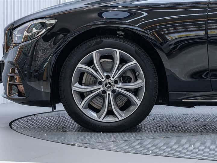 Фото 8 - Mercedes-Benz E-Class